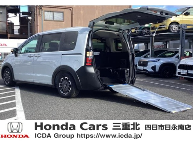 フリード1.5 クロスター スロープ