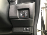 【両側電動スライドドア】リモコンや運転席のスイッチ操作のほか、ドアハンドルを少し引くだけでリアドアが自動開閉します♪
