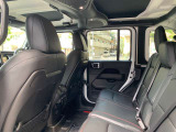 ゆったり過ごせる後部座席になっております。お気軽にお問い合わせください!Jeep江戸川フリーダイヤル:0078-6002-399813