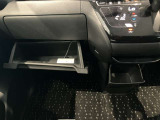 収納スペースもたくさん有ります☆車検証や小物類などすっきり収納♪