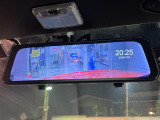 【デジタルインナーミラー】後席の大きな荷物や同乗者で後方が確認しづらい時でも安心!カメラが撮影した車両後方の映像をルームミラー内に表示。クリアな視界で状況の確認が可能です!