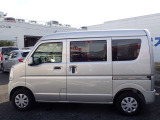 国の指定を受けた自社工場で、整備士が車検と点検整備を行っております。