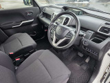 キズ・汚れもなくキレイな状態です。運転席はシートヒーター付きです!