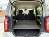 さらに後部座席を倒せば広く多くの荷物を乗せることができます♪