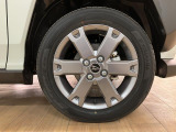 純正のアルミホイールがついております