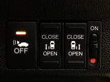 【両側パワースライドドア】両側がパワースライドドアになっており、運転席のスイッチやスマートキーでも開閉が可能です!開口部も広いので乗り降りも楽々♪