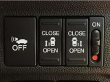 【両側パワースライドドア】両側がパワースライドドアになっており、運転席のスイッチやスマートキーでも開閉が可能です!開口部も広いので乗り降りも楽々♪