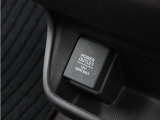 スマートフォンの充電等にも便利な電源ソケット!使いやすい場所に装備されています。