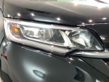 LEDヘッドライトは、点灯の瞬間から最大光量を発揮し、突然暗くなるトンネルなどでの安定感を高めます。