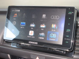 ナビゲーションはケンウッド9インチメモリーナビ(MDV-M907HDF)を装着しております。AM、FM、CD、DVD再生、Bluetooth、音楽録音再生、フルセグTVがご使用いただけます。