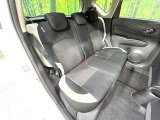 後部座席も気になるようなキズ・汚れやへたり等、大きなダメージはなく、良好な状態です。