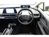 スポーティームード溢れる運転席周りですね。 クイックなドライビングに対応できるよな運転席回りになっています。 ドライブがますます楽しくなりますね!