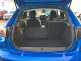 納車前は専門メカニックが専用故障診断器を使用し2年定期点検相当の67項目、独自点検(エンジンルーム・足回り・計器類・内装の損傷等)の50項目、計117項目の点検整備実施の上お客様へご納車致します。