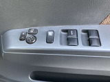 全席パワーウインドウです。電動格納ドアミラーです。