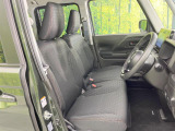 運転席シート廻りは使用感も少なく、良好な状態となっています。前オーナー様が丁寧に使っていたことがよくわかりますね。