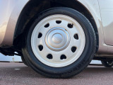 【純正14インチアルミホイール】外観にマッチした純正アルミホイールを装着しております。各種社外アルミホイールや、スタッドレスタイヤも取扱いしております。是非ご相談ください♪