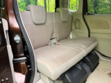 後部座席も気になるようなキズ・汚れやへたり等、大きなダメージはなく、良好な状態です。