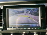 バック駐車の時などに役に立つバックカメラを搭載しております。