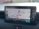 2列目にご乗車の方もゆったり足が組める驚きの広さです。