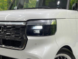 【LEDヘッドライト】悪天候や夜間走行時も良好な視界を確保し安心して運転できる高輝度LEDヘッドライトを装備!点灯速度が早く、消費電力も抑えられています。