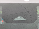 【インテリジェントエマージェンシーブレーキ】フロントカメラで前方の車両や歩行者を検知。衝突しそうな時は衝突被害軽減ブレーキが作動、衝突回避をサポート。より安全にドライブをお楽しみいただけます。