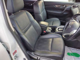 シートヒーター付き撥水レザー調シートもオプションで取り付けられております。