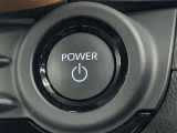 キーを携帯してブレーキを踏みながらパワースイッチを押すだけでハイブリッドシステムが起動します。