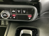 運転席/助手席シートヒーターで寒い日もすぐに温かくなり快適に過ごせます。2段階の温度調整が可能です