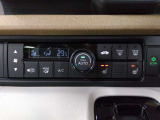 より快適にドライブを過ごして頂ける様に簡単に調整ができるオートエアコンを装備しております!ワンタッチですのでどなたでも簡単に操作できます!室内はこれでいつでも快適に保たれます。