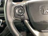 ステアリングにオーディオ操作スイッチが付いています。オーディオ画面に直接タッチしなくても操作が出来ますので、運転に集中できます。