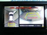 車両を上から見たような映像をディスプレイオーディオ画面に表示するパノラミックビューモニター