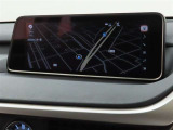 メーカー装着のナビを装備しております。