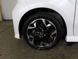 純正15インチアルミホイール装備です☆