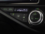 車内を快適に、オートエアコンを装備しています。