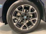 BMWの純正アロイホイールは軽量かつ強度にも優れているホイールで走行性能を引き上げる設計になっております。足元にもBMWは妥協がなくこだわっている個所になります。