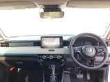 運転席周りです。カップホルダーや小物の収納などは必須ですよね!!使い勝手の良いつくりになっております!!