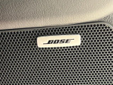 【BOSEサウンドシステム】メーカーオプションの高品位サウンドシステムを搭載。専用のチューニングが施された大小様々なスピーカーから良質なサウンドが奏でられ、臨場感あふれる音響空間を演出します。