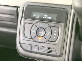 【オートエアコン】一度お好みの温度に設定すれば、車内の温度を検知し風量や温度を自動で調整。暑い&hellip;寒い&hellip;と何度もスイッチ操作をする必要はありません。快適な車内空間には必須の機能ですね♪