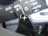 マニュアル車のような感覚で、ワインディングロードでも車を操れるパドルシフト付きです。長い下り坂でのエンジンブレーキや、高速道路の合流の際の加速も思いのままです。