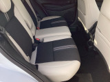 セカンドシートです!!ベンチシートになってますので、お二人の乗車ですとゆったり座って頂けますよ!!