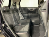 ゆったりくつろげる、座り心地の良い後部座席。