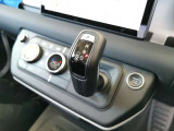センターコンソールは、しっかりと握りやすいガングリップタイプのシフトレバーになっております。