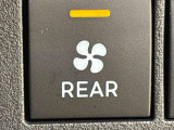 後部座席の方にも優しい、リヤヒーター付いてます。