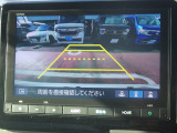 ★バックモニター搭載★ バック時目視しにくいクルマの周囲をカメラで映し出し、安全・安心駐車をサポート♪バックの苦手な方も後ろがハッキリ見えるので安心です☆