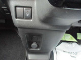 運転席にはシートヒーターが完備されています!
