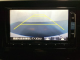 バックでの車庫入れも安心です! リアカメラが付いているバックモニター付のナビを装備しております。操作線もついており距離感も画面から確認できます。