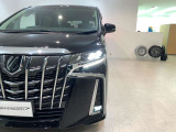 三眼LEDヘッドライト&シーケンシャルウィンカー(流れるウィンカー)&AHS(アダプティブ・ハイビーム・システム)・LEDフォグランプ付き!!