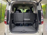普段のお買い物や通勤、送迎等に十分な荷室スペースを確保しております。3列目シートを倒すと、大きな荷物の積載も可能です♪