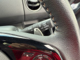 運転席の手元でシフトアップシフトダウンの操作が可能なパドルシフトを装備しています♪