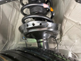 お車を安心してお乗りいただく為には、足回りの定期点検が欠かせません。サービスサポート(有償保証)では無料点検もご提供しており、安心のカーライフをお過ごしいただけるサポート体制が整っています。